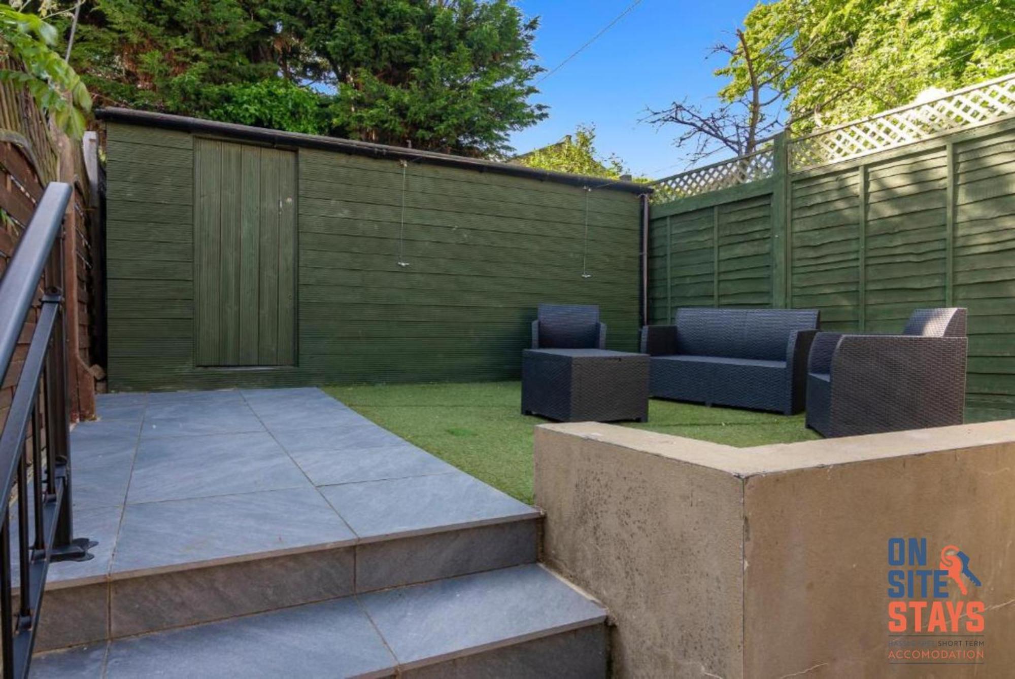Onsitestays - Tranquil 2 Bedroom With Large Kitchen, Private Garden Near Wimbledon Station * Londra