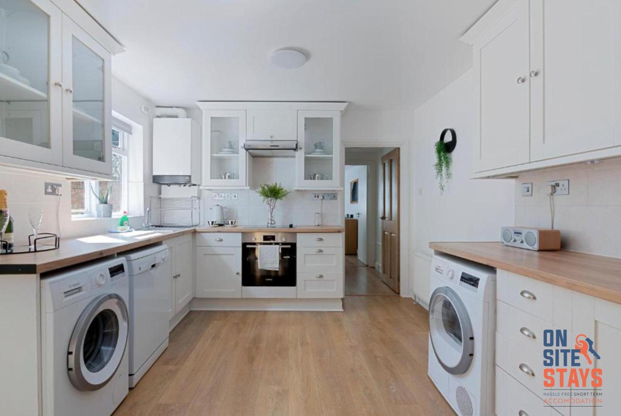 Onsitestays - Tranquil 2 Bedroom With Large Kitchen, Private Garden Near Wimbledon Station