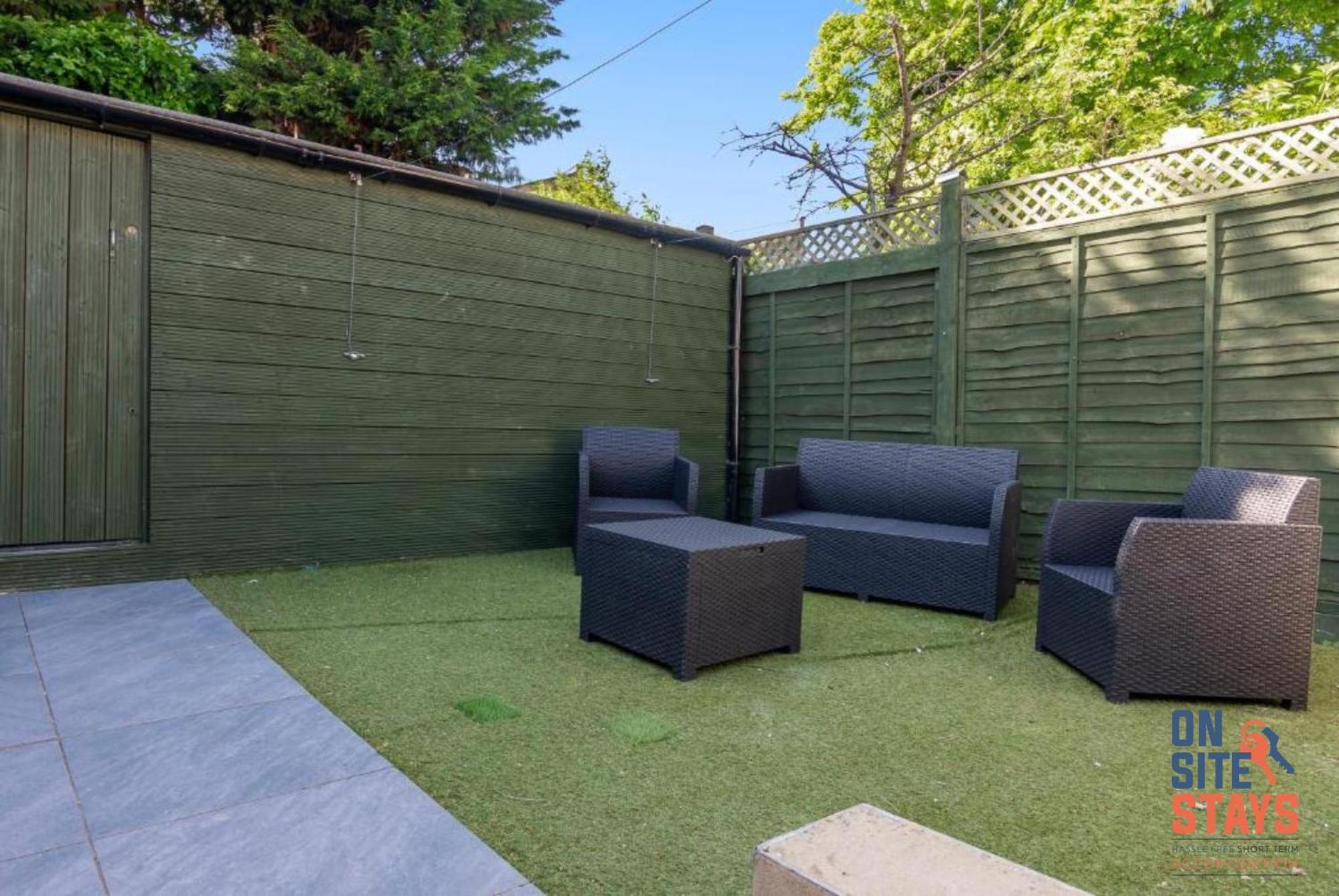 Onsitestays - Tranquil 2 Bedroom With Large Kitchen, Private Garden Near Wimbledon Station * Londra