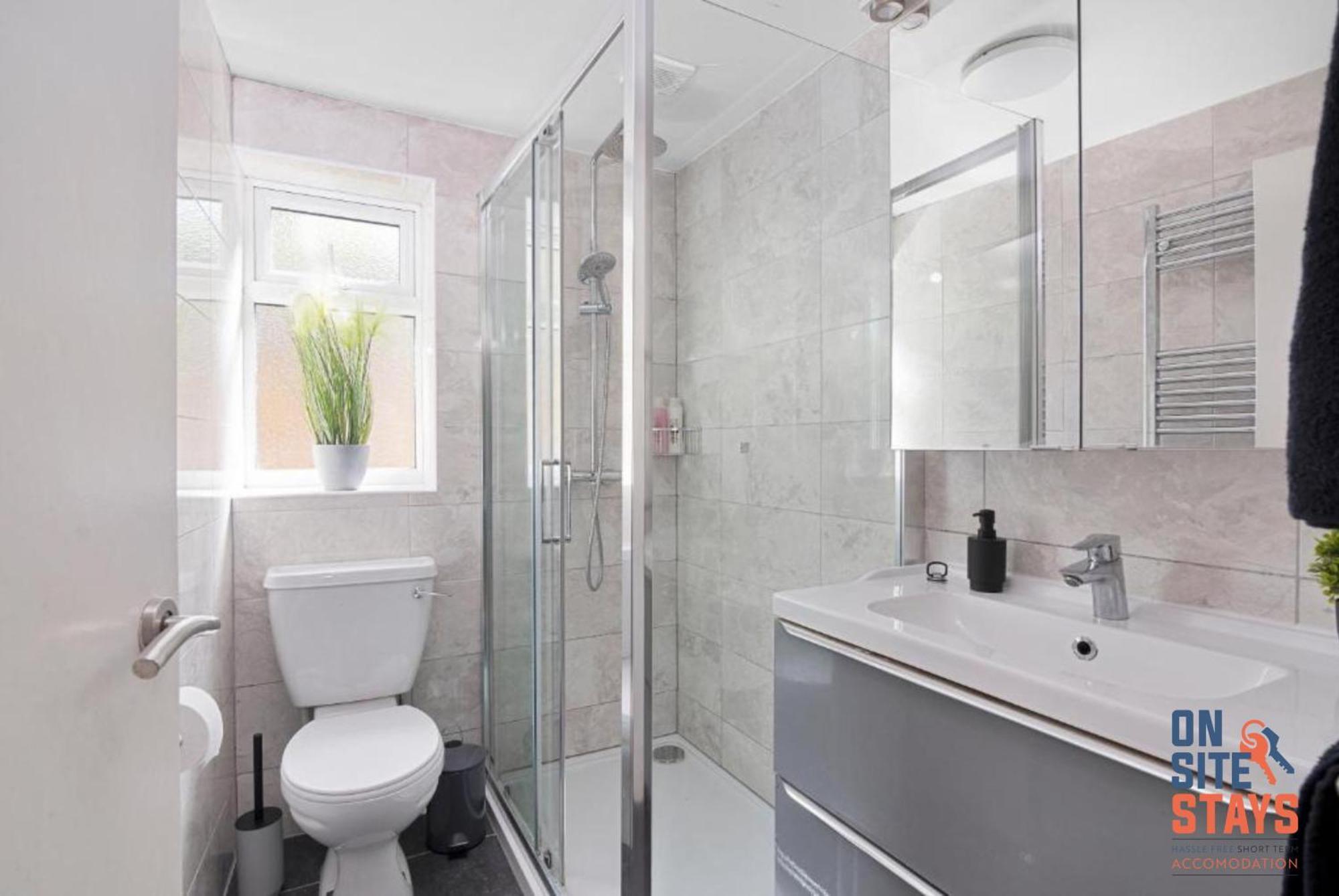 Appartamento Onsitestays - Tranquil 2 Bedroom With Large Kitchen, Private Garden Near Wimbledon Station