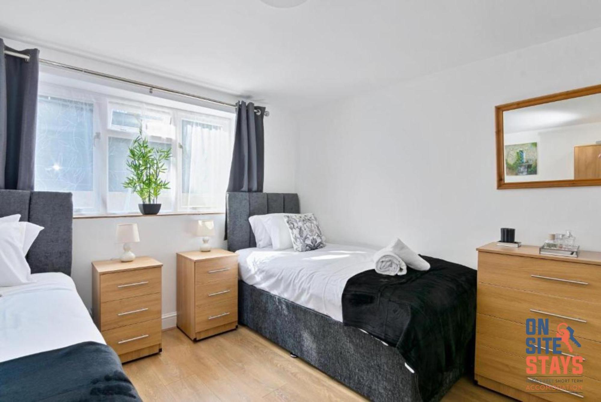 Onsitestays - Tranquil 2 Bedroom With Large Kitchen, Private Garden Near Wimbledon Station Appartamento Londra