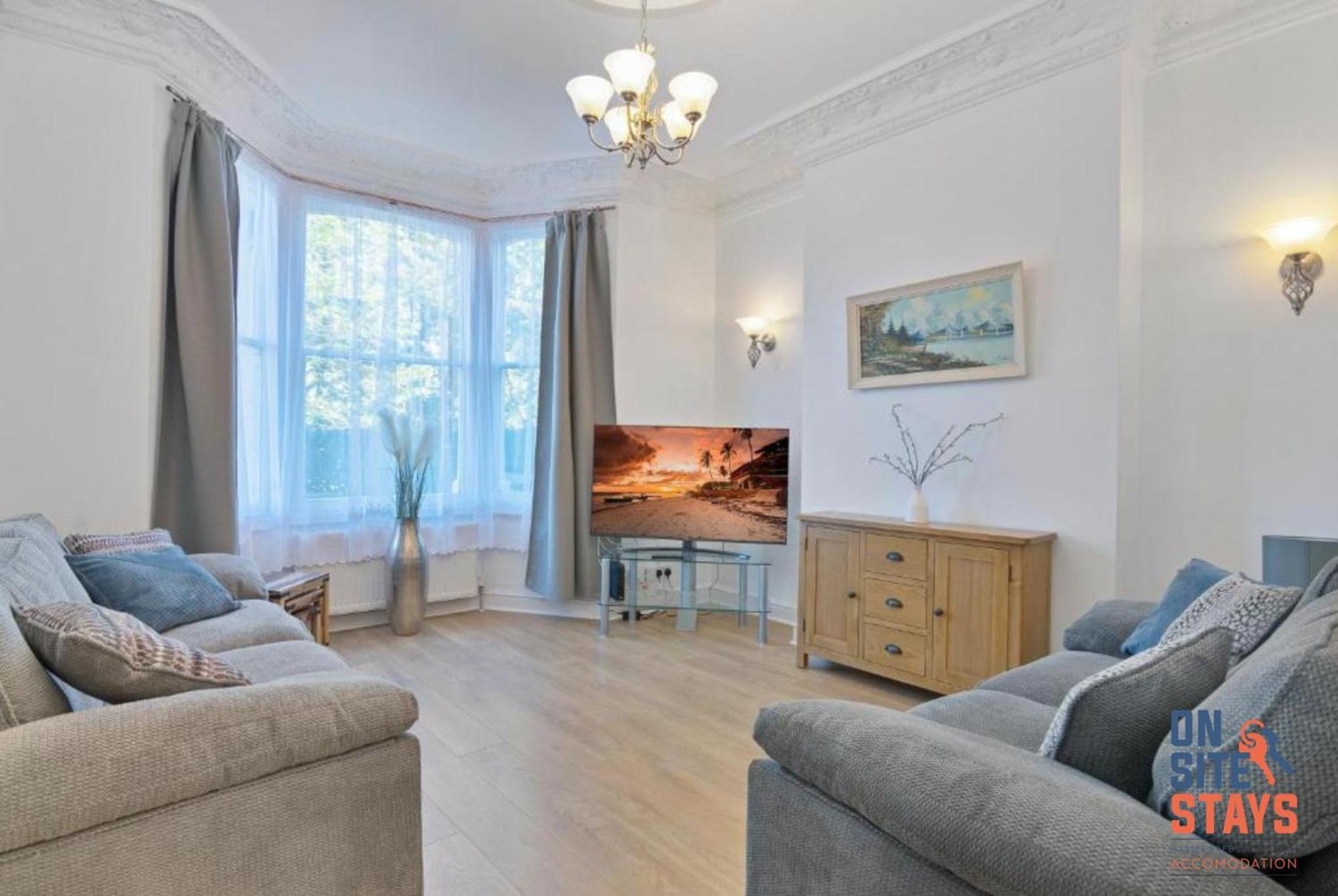 Onsitestays - Tranquil 2 Bedroom With Large Kitchen, Private Garden Near Wimbledon Station Appartamento