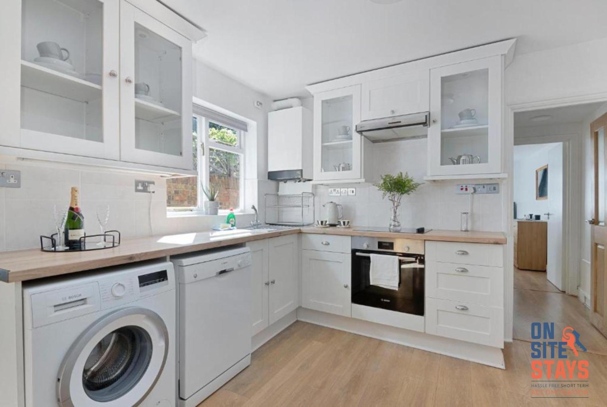 Appartamento Onsitestays - Tranquil 2 Bedroom With Large Kitchen, Private Garden Near Wimbledon Station *
