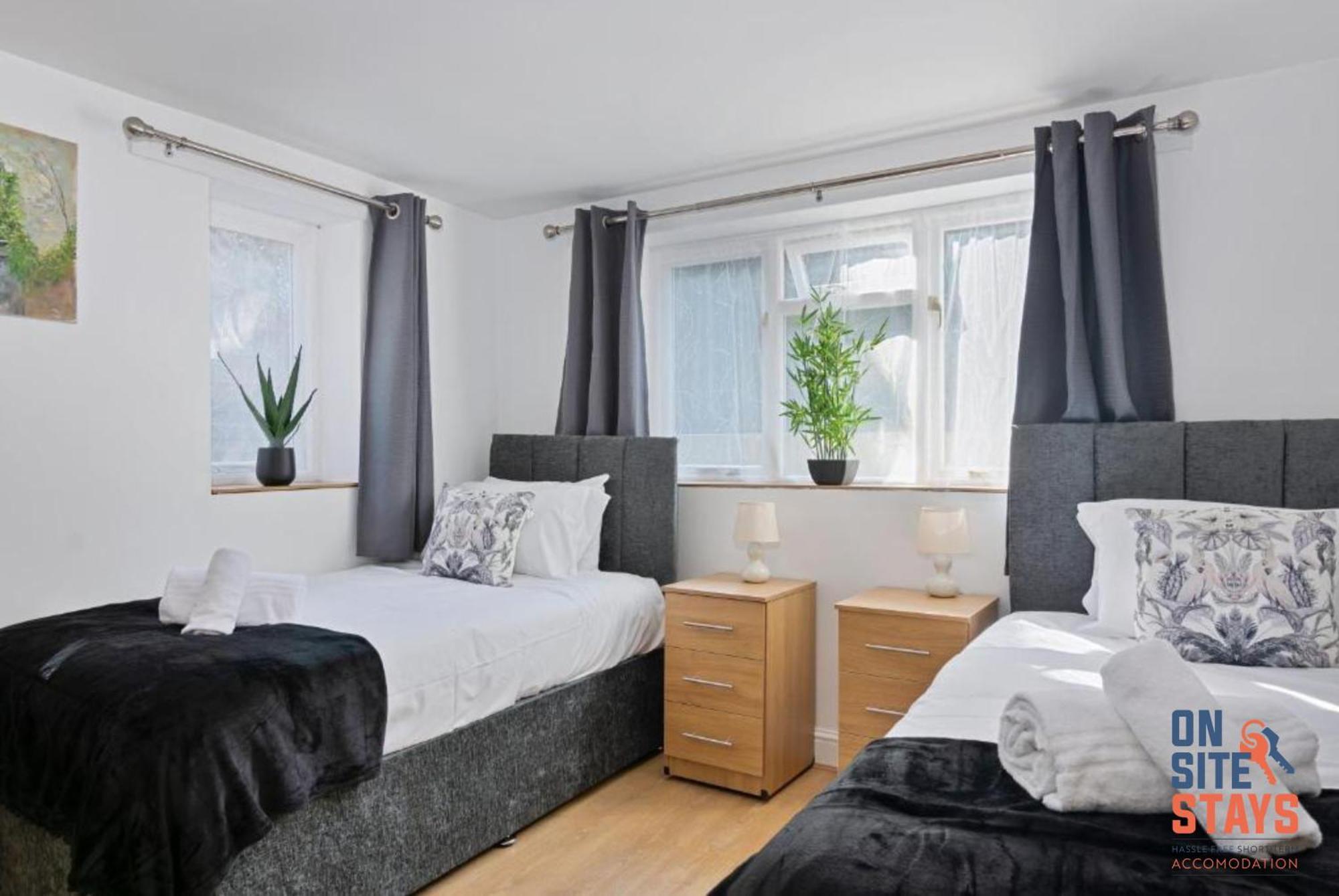 Onsitestays - Tranquil 2 Bedroom With Large Kitchen, Private Garden Near Wimbledon Station