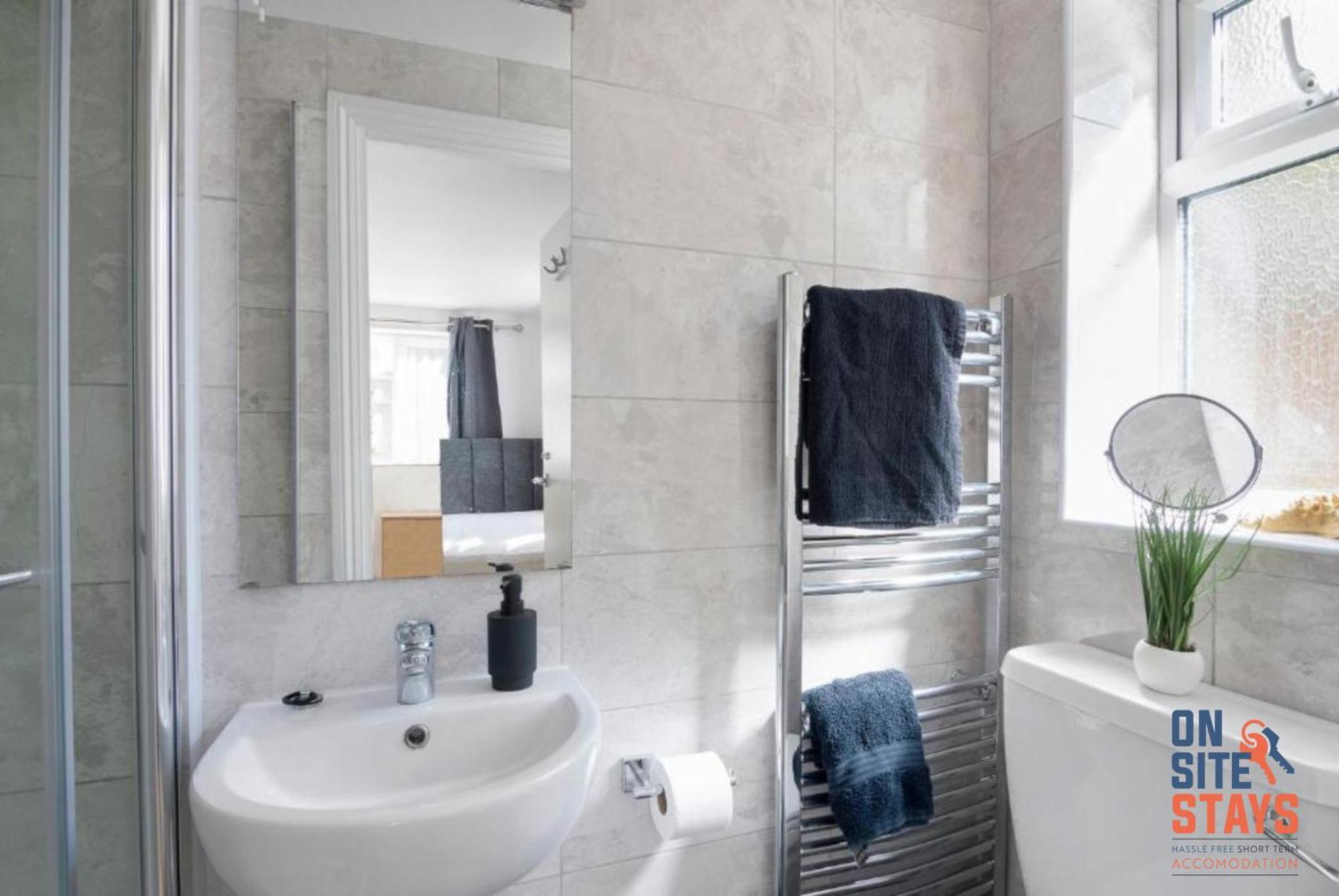 Appartamento Onsitestays - Tranquil 2 Bedroom With Large Kitchen, Private Garden Near Wimbledon Station