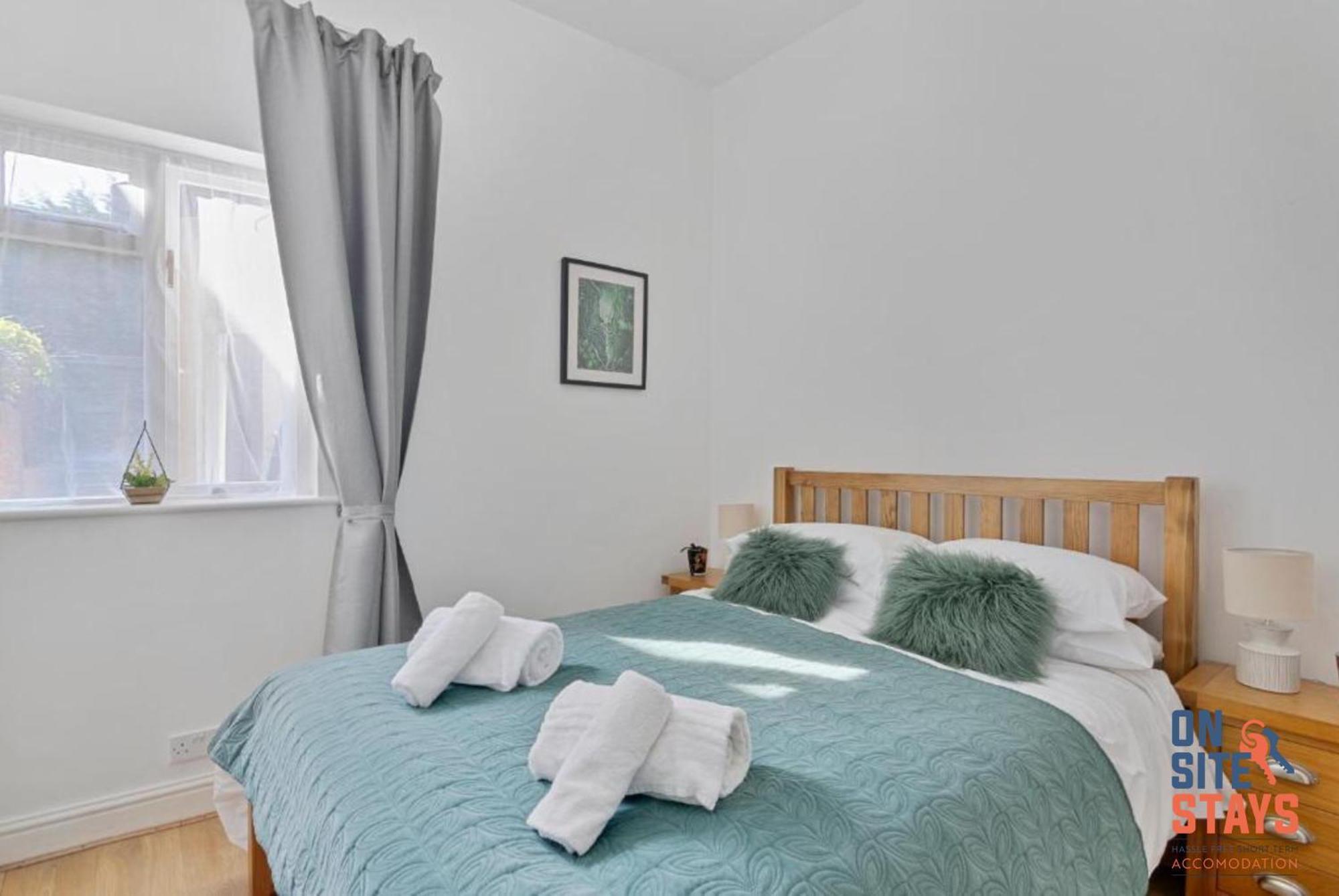 Onsitestays - Tranquil 2 Bedroom With Large Kitchen, Private Garden Near Wimbledon Station Appartamento