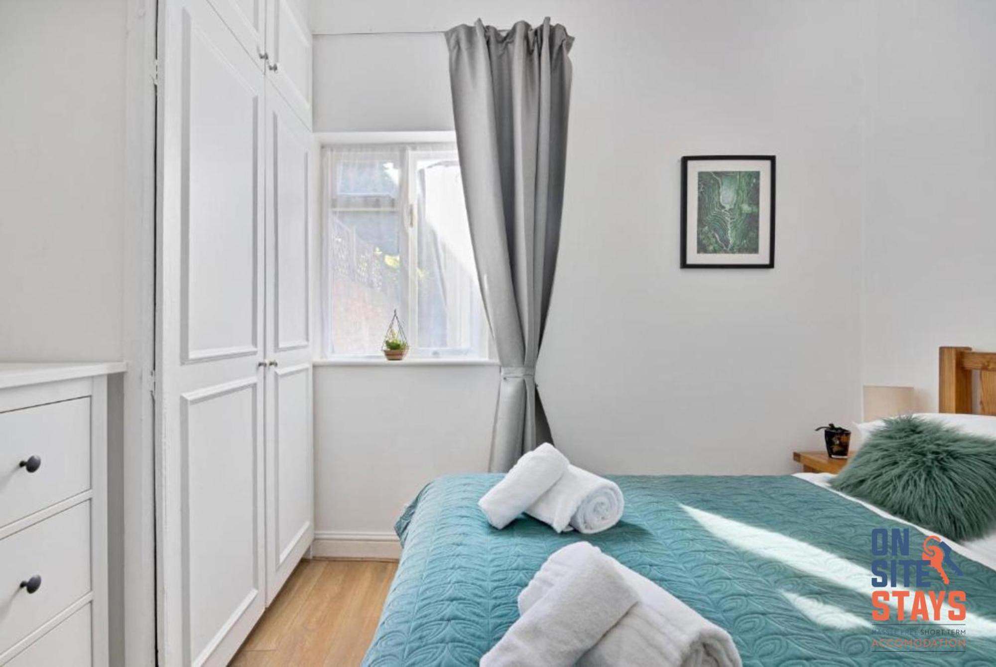 Onsitestays - Tranquil 2 Bedroom With Large Kitchen, Private Garden Near Wimbledon Station