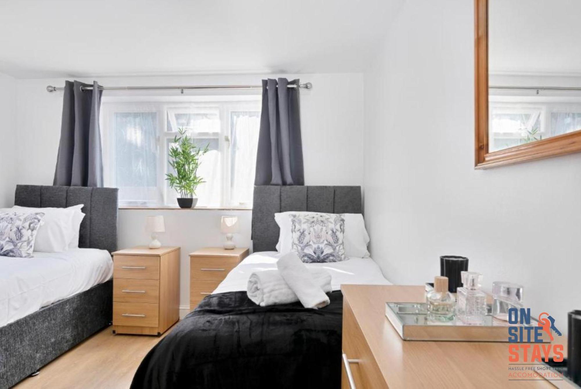 Onsitestays - Tranquil 2 Bedroom With Large Kitchen, Private Garden Near Wimbledon Station Apartament *